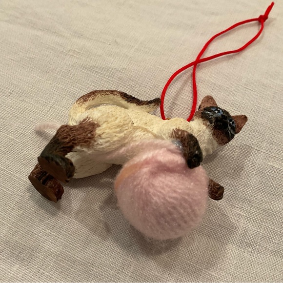 Duo of Vintage Cat Ornaments Playing with Balls of Yarn in EVC - Picture 4 of 13
